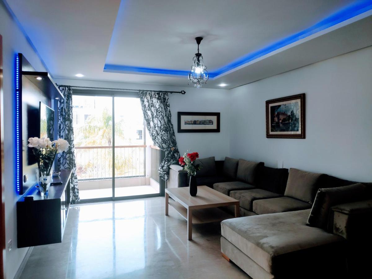 La Marina: Luxury Riverfront Apartment with Prime Location Sale Exterior photo