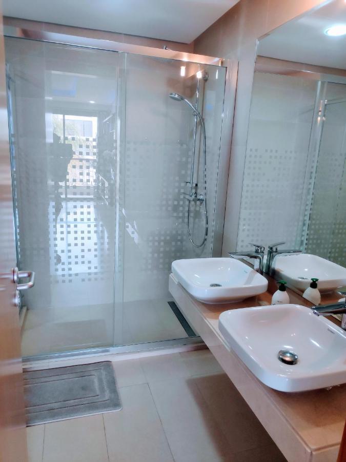 La Marina: Luxury Riverfront Apartment with Prime Location Sale Exterior photo