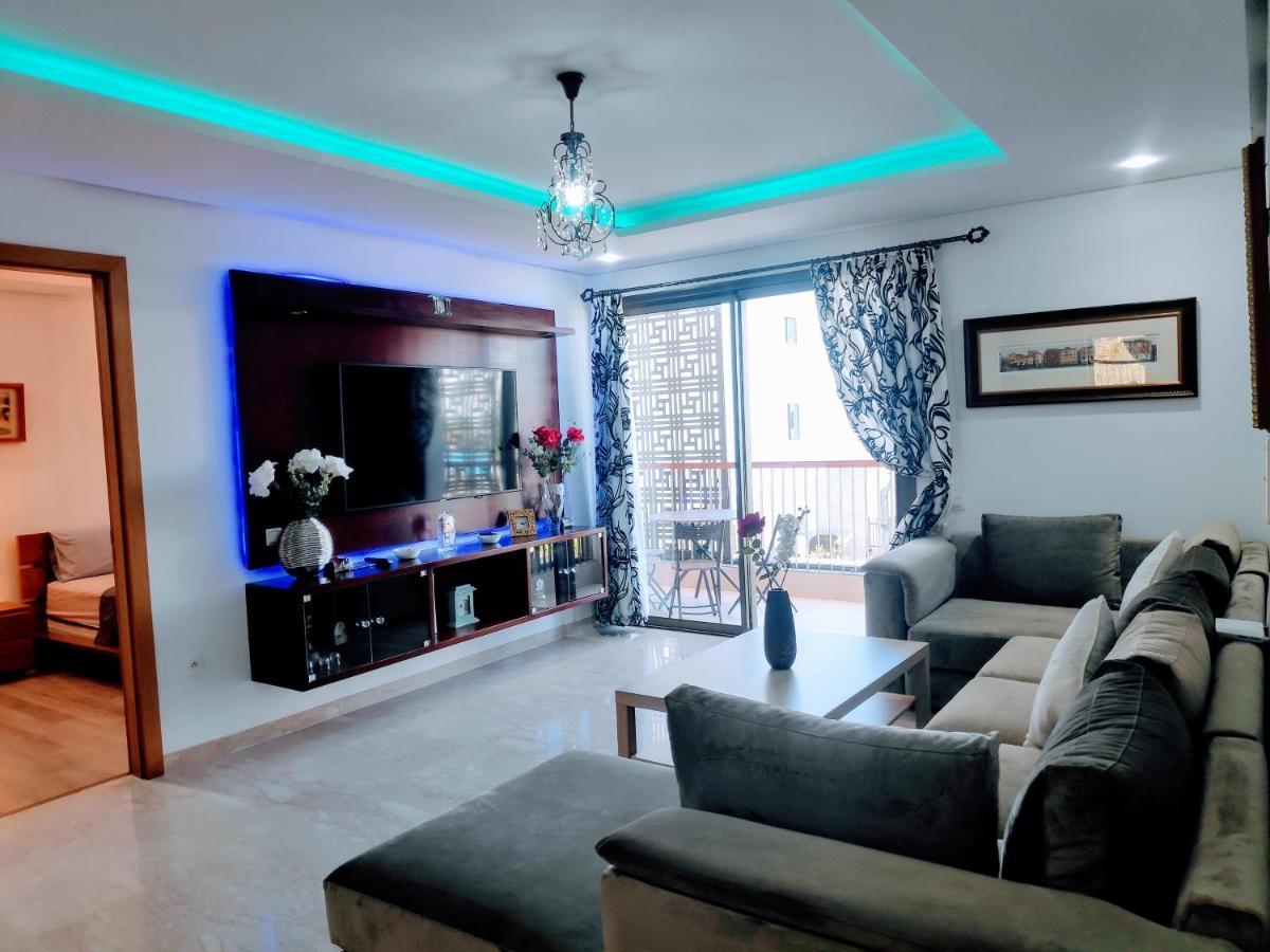 La Marina: Luxury Riverfront Apartment with Prime Location Sale Exterior photo