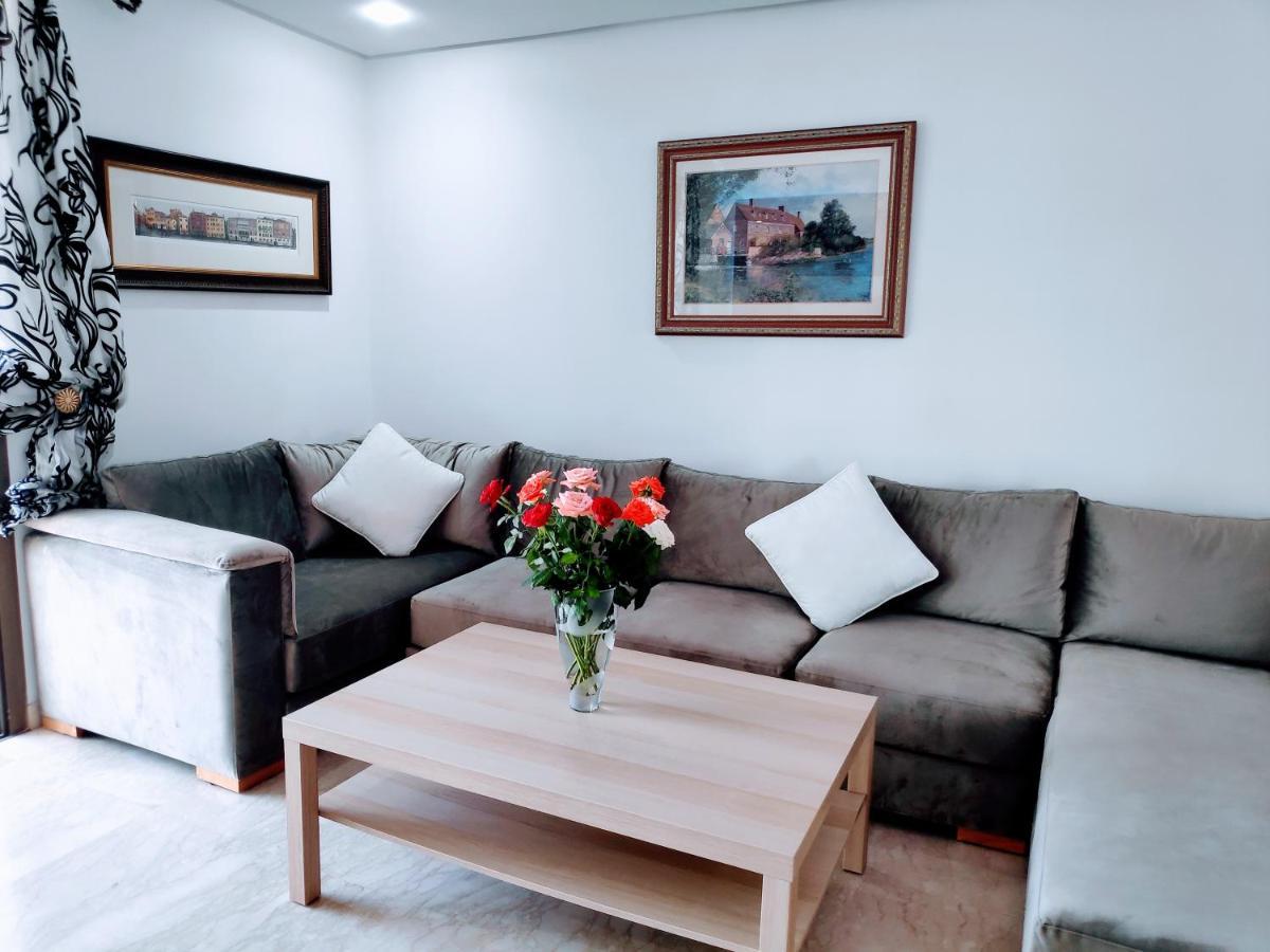 La Marina: Luxury Riverfront Apartment with Prime Location Sale Exterior photo